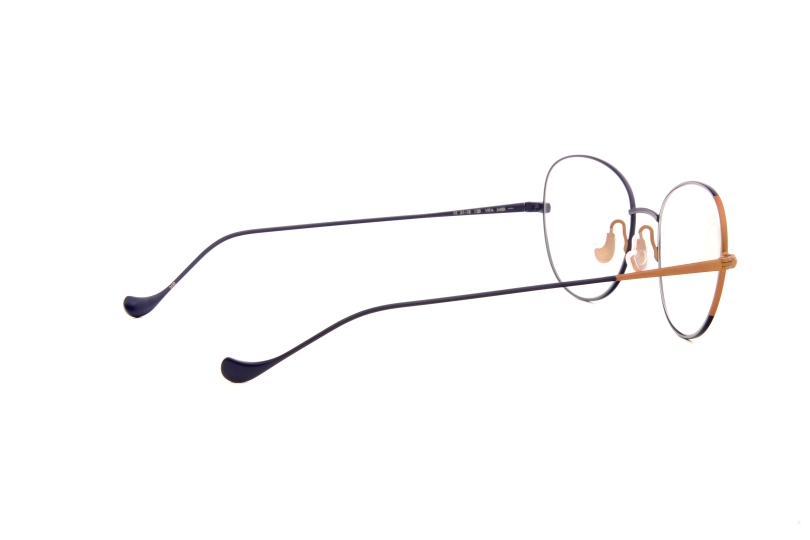 Caroline Abram VITA 548