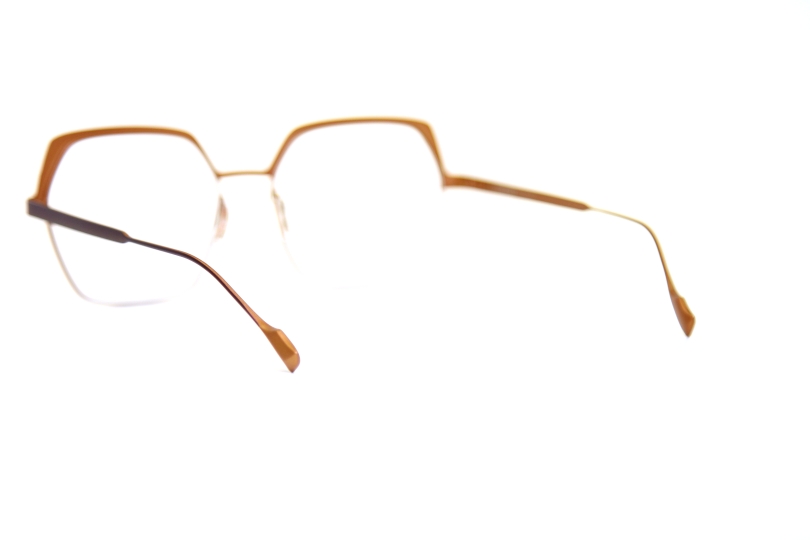 Caroline Abram X-OTIQUE 577