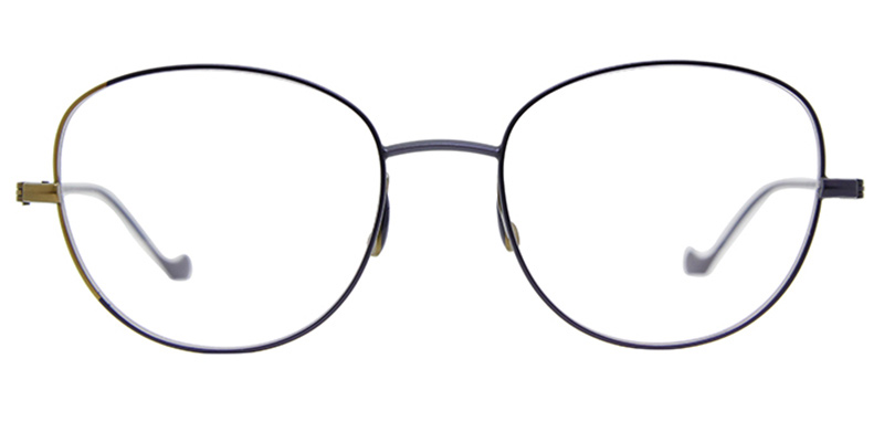 Caroline Abram VITA 548